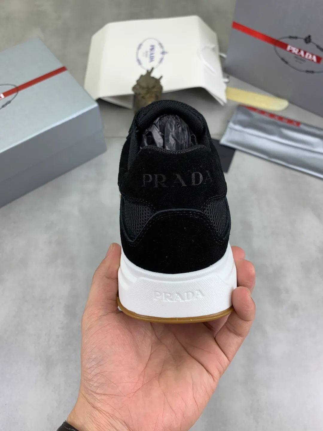 Men's shoes 💰P560💰[New style] popular models are on the official website, 🆘 Trendy brand (Prada) mainly promotes popular models, avant-garde and versatile fashion men's shoes private version mold opening, cowhide surface splicing 1:1.. Fashionable and simple, original imported cowhide lining cowhide feet; the atmosphere and personality are more fashionable, eye-catching and pursuing class. It will subvert the old idea and be a must-have for fashionistas with you! Must keep it for yourself! Tall and comfortable, large and low, high-end quality workmanship. Number of yards: 38-45 4️⃣optional.